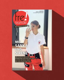 Hoher Blutdruck, Autounfall, Herzinfarkt 💓: Bei solchen Fällen rücken die Notfallsanitäter aus. Mit dabei ist auch unsere Autorin Leonie Pucknus, die derzeit eine Ausbildung beim Bayerischen Roten Kreuz macht. Wie ihr Arbeitsalltag aussieht, liest du heute in der neuen Freistunde. Viel Spaß beim Lesen! 🎉
#notfall #roteskreuz #notfallsanitäter #zeitung #freistunde