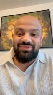 Adam Ladkani weiß, mit welchen Problemen junge Menschen kämpfen. Der Psychologe aus Roding hat deshalb „Hilfe zur Selbsthilfe“ geschrieben – ein Buch für alle, die auf einen Therapieplatz warten und sich alleingelassen fühlen. In diesem Video verrät der 30-Jährige drei Tipps für mehr Zufriedenheit. ☺️

#psychologie #glück #zufriedenheit #gehirn #instagram socialmedia tipps