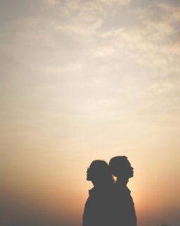 Vier Monate – so lange war Franzi mit Andreas zusammen. Für Außenstehende klingt das vielleicht nach einer kurzen Zeit. Franzi war sich bei Andreas jedoch erstmals sicher, dass er der Richtige ist. Umso schlimmer war es für die Studentin, als er plötzlich Schluss machte. In der morgigen Freistunde erfährst du mehr über das Thema Liebeskummer 💔 und wie es Franzi mittlerweile geht. 

#liebe #love #breakup #herzschmerz #trennung #socialmedia #alltag #alltagsgeschichten #zeitung #freistunde

Symbolbild: Pexels