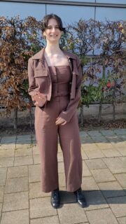 Die Donau: Der Fluss verbindet zahlreiche Länder und damit auch Menschen. 💧 Das Projekt "Donau online" hat sich zum Beispiel der Demokratieförderung verschrieben und vernetzt deshalb junge Menschen, um das Thema im Donauraum voranzutreiben. Wir stellen drei junge Menschen vor, die bei dem Projekt viel gelernt haben. Mehr dazu liest du auch morgen in der Freistunde! 😊

#demokratie #democracy #donau #fluss #river #buch #buchmesse #literatur #europa #zeitung #freistunde