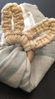 Du willst am Ostersonntag beim Frühstück Eindruck bei den Eltern machen? Dann bastle doch unsere Öhrchenringe, die gut für Servietten passen. 🐰🍽️

#ostern #diy #basteln #serviette #frühstück