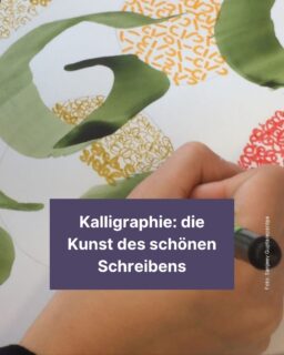 In jeder Klasse gibt es immer zwei Arten von Schülern: Die, die jeden Hefteintrag zu einem kleinen Kunstwerk gemacht haben mit vielen bunten Unterstreichungen und schöner Schreibschrift. Und die, die ihre Notizen einfach nur irgendwie auf die Seite bringen wollen, auch wenn die Buchstaben am Ende an ägyptische Hieroglyphen erinnern. 📄 Aber tatsächlich ist Schrift eine Kunstform, die man Kalligraphie nennt. Mehr dazu lernst du in diesem Info-Post! 😊
#schule #schrift #kunst #kalligraphie #funfact #wissen #zeitung #freistunde