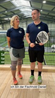 Draußen: über 30 Grad. 🥵 Innen: angenehm dank Klimaanlage. ❄ Beim Padelclub Deggendorf kann man sich auch bei großer Hitze ordentlich auspowern. Warum Übungsleiter Daniel Fischhold und die Spieler Jenny und Armin Padel so lieben, verraten sie im Video. 💬 Morgen in der neuen Freistunde erfährst du dann alles Wissenswerte zum Trendsport.
#padel #sport #trend #pádel #padeltime #deggendorf #padeladdict