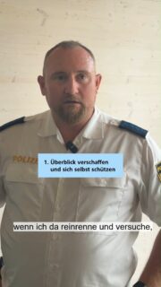 Zivilcourage ist wichtig – und einfach zu leisten. Das wollen wir mit unserer neuen Serie „Hinsehen. Handeln. Helfen.“ zeigen. Im Video gibt Polizeihauptmeister Robert Zwickenpflug von der Polizeiinspektion Straubing drei konkrete Tipps dafür. 🚨🤝
#zivilcourage #hinsehen #handeln #helfen #polizei #zeitung #freistunde